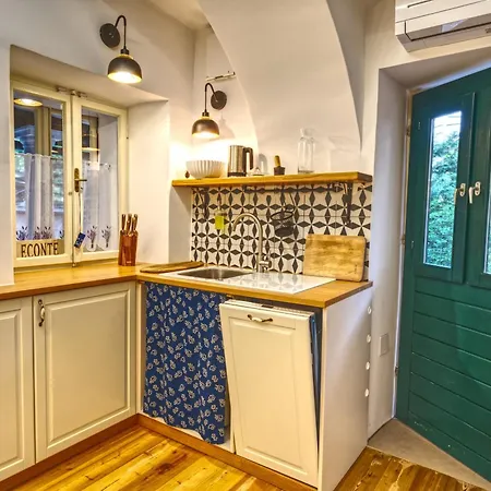 Econte Near Old Town