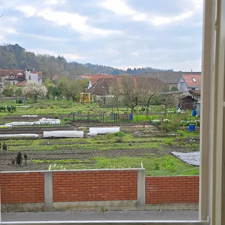 Apartment Econte Near Old Town