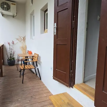 Econte Near Old Town Apartment