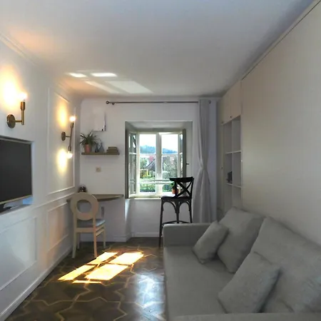 Apartment Econte Near Old Town