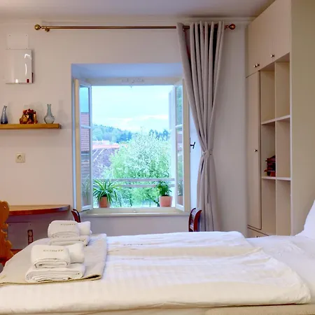 Econte Near Old Town Apartman